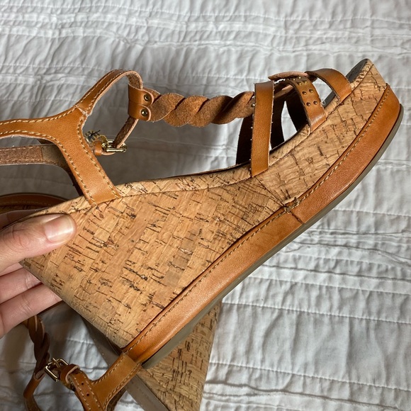 Express Wedge Sandles - Picture 3 of 6